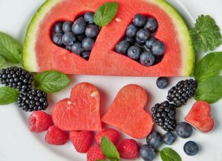 Jak usunąć nity z tablicy rejestracyjnej?