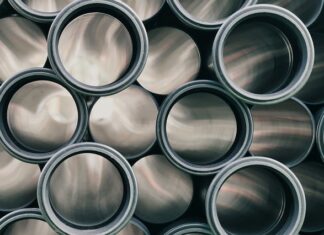 Czym wypełnić dziury wokół rur co? Czym wypełnić dziury wokół rur co?