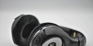Jak połączyć się z radiem w aucie bez Bluetooth?